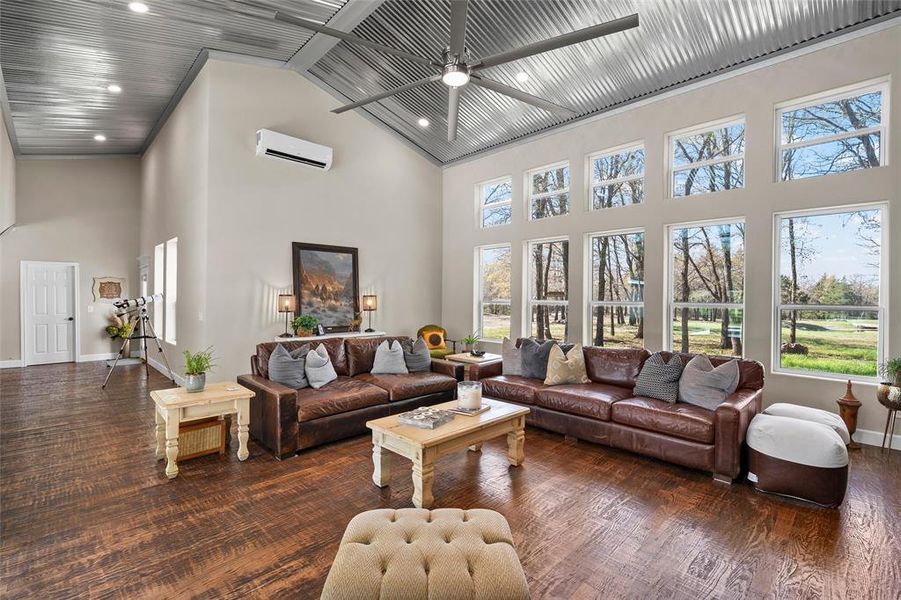 Community amenities in , Groesbeck (Image 23).