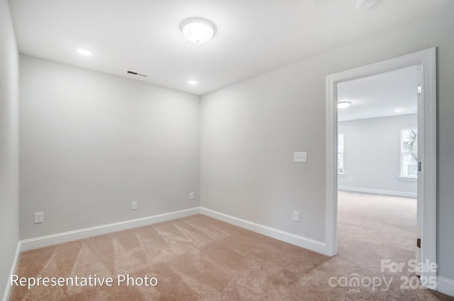Spacious, unfurnished interior of a new home in Harrisburg Village, Harrisburg (Image 19).