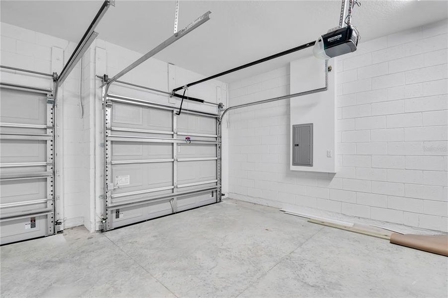 Spacious, unfurnished interior of a new home in , Ocala (Image 17).