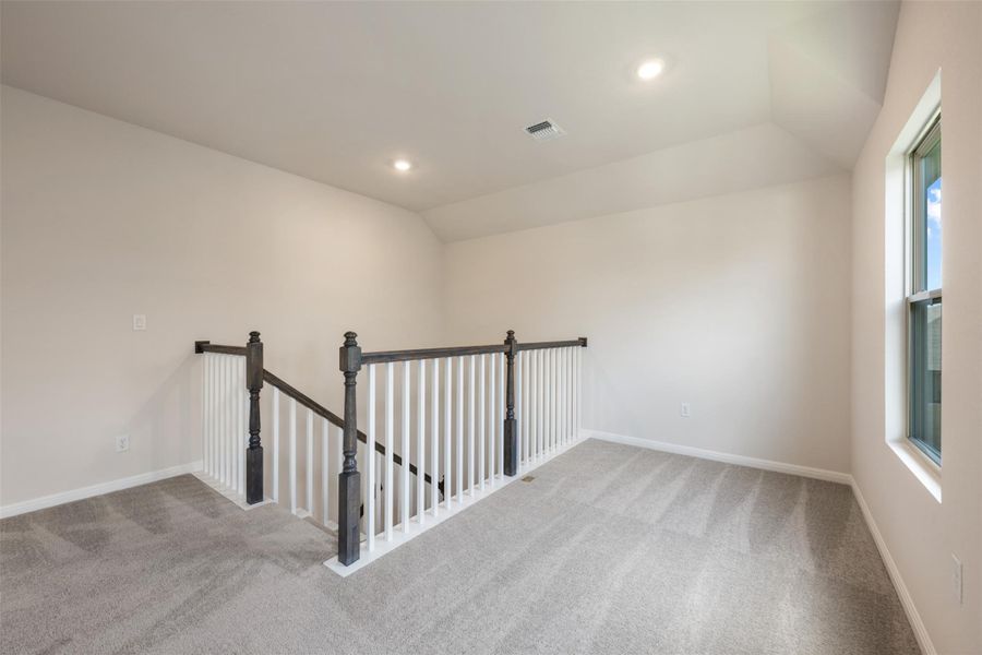 Spacious, unfurnished interior of a new home in Rolling Glen, Hutto (Image 25).