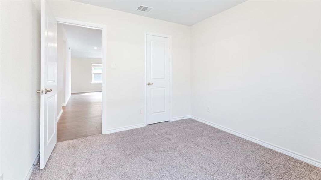 Spacious, unfurnished interior of a new home in Bel Air Village, Sherman (Image 23).