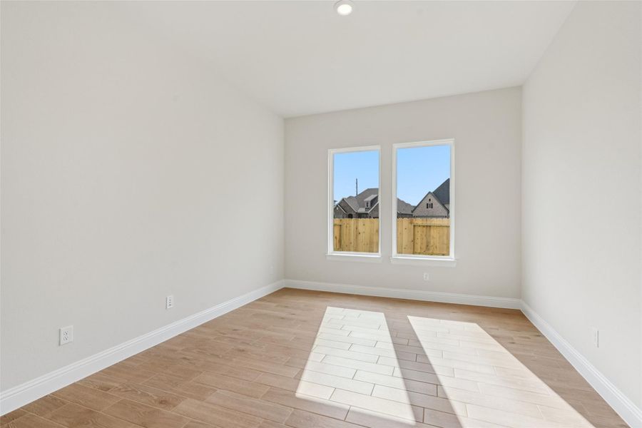 Spacious, unfurnished interior of a new home in Sienna 65', Missouri City (Image 33).