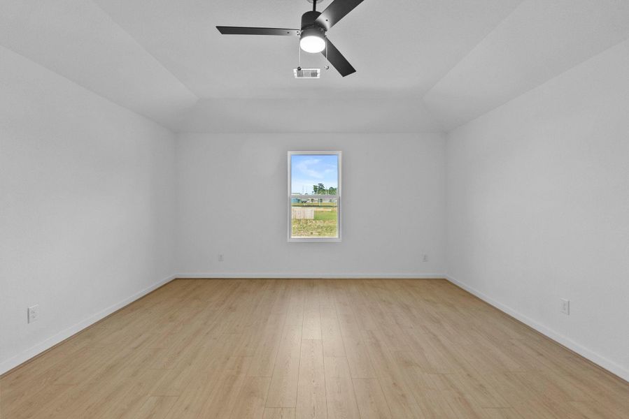 Spacious, unfurnished interior of a new home in Lake Conroe Cove, Willis (Image 17). Spacious, unfurnished interior of a new home in Lake Conroe Cove, Willis (Image 17).