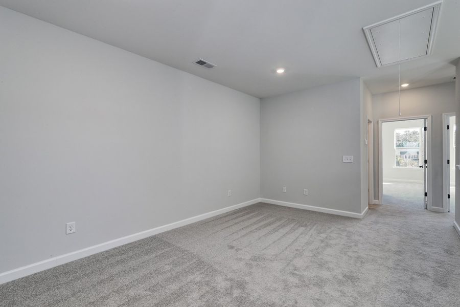 Spacious, unfurnished interior of a new home in Bally Castle, Murrells Inlet (Image 24).