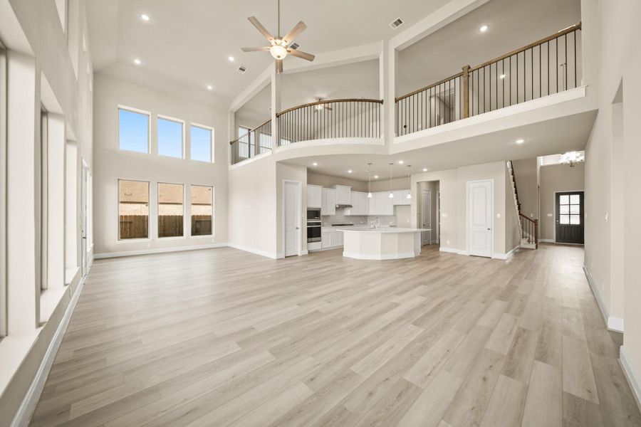 Spacious, unfurnished interior of a new home in Coastal Point, League City (Image 27).
