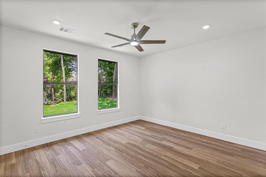 Spacious, unfurnished interior of a new home in , Granbury (Image 33).