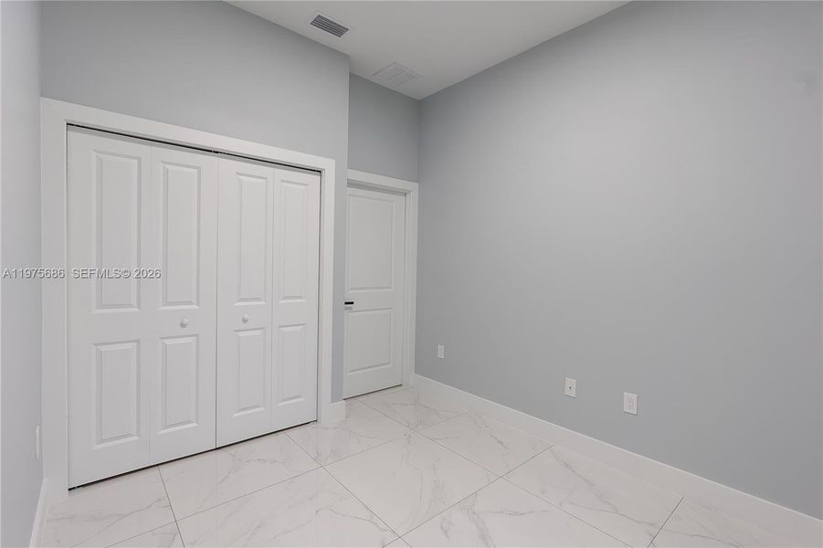 Spacious, unfurnished interior of a new home in , Lehigh Acres (Image 12).