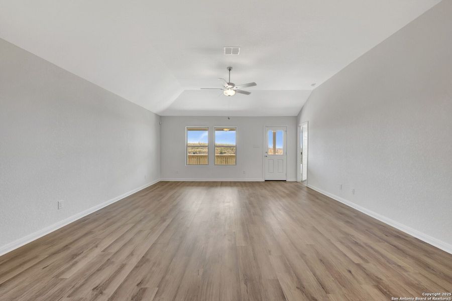 Spacious, unfurnished interior of a new home in Greenspoint Heights, Seguin (Image 16).