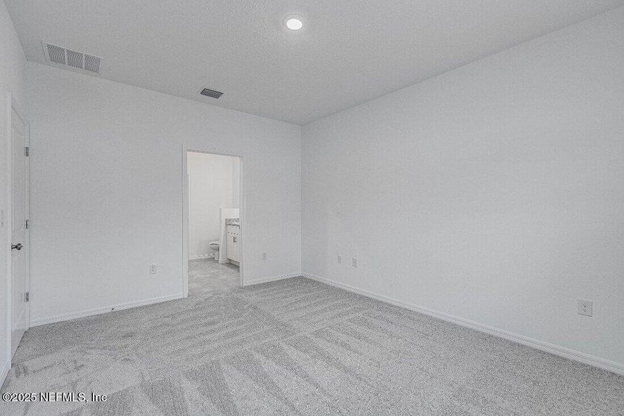 Spacious, unfurnished interior of a new home in Coopers Meadow, Jacksonville (Image 16).