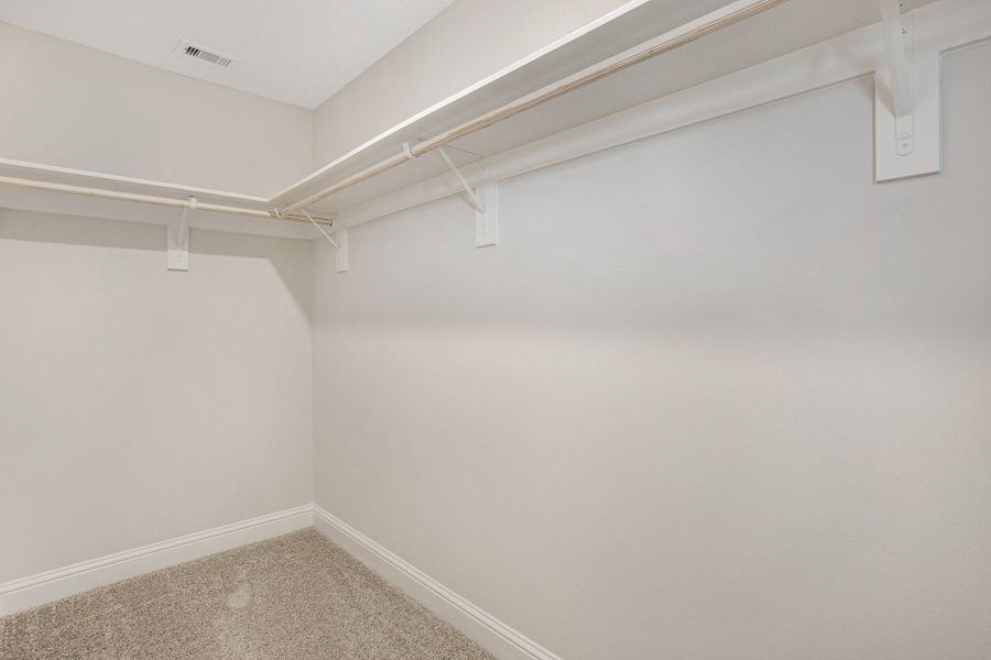 Spacious, unfurnished interior of a new home in Bayou Maison, Dickinson (Image 23).