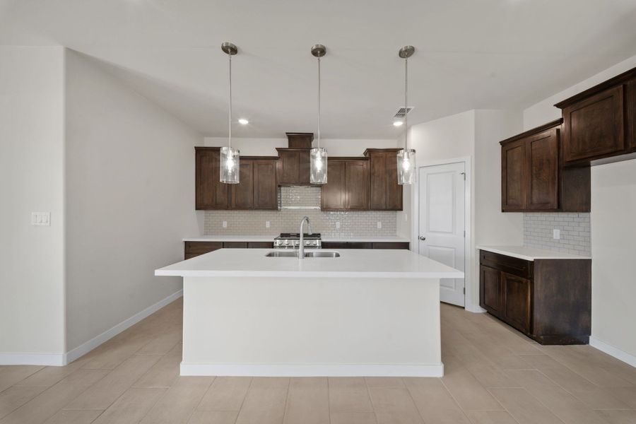 Furnished interior view inside a new home in Paloma Ranch, Harlingen (Image 5).