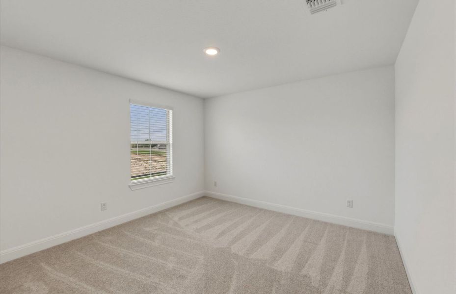 Spacious, unfurnished interior of a new home in Saddleback at Santa Rita Ranch, Liberty Hill (Image 18).