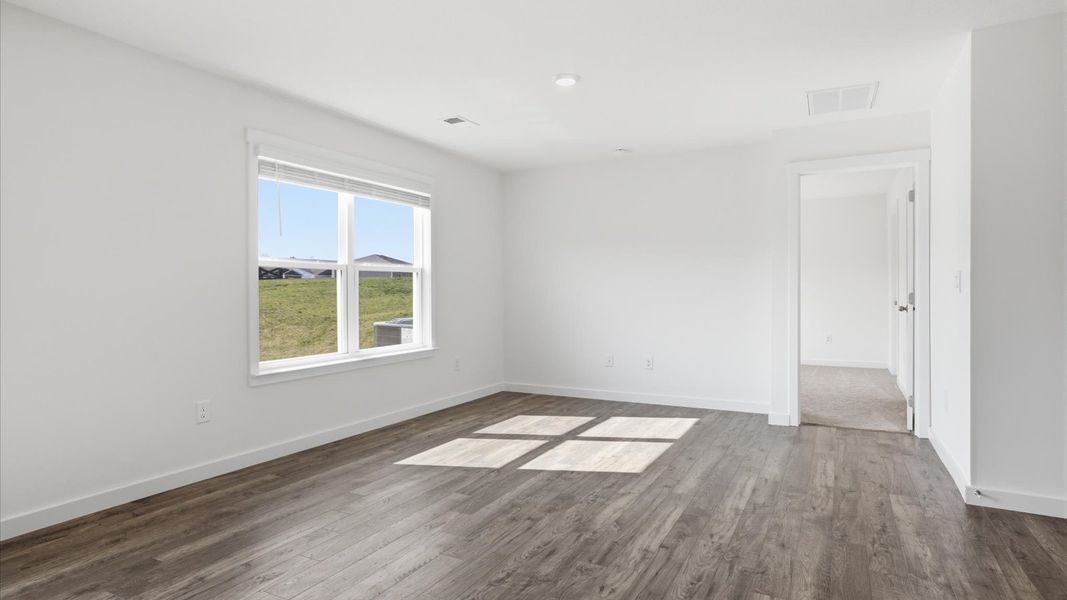 Spacious, unfurnished interior of a new home in Emory Creek, Harriman (Image 26).