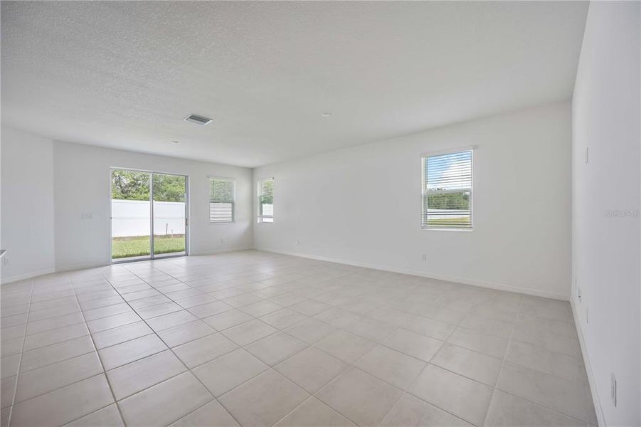 Spacious, unfurnished interior of a new home in Creekside at Rutland Ranch, Parrish (Image 13).