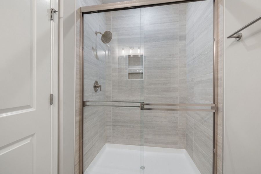 Representative interior finishes for a home built from the Continental by Pulte Homes in Mailman Post, Knightdale (Image 20).