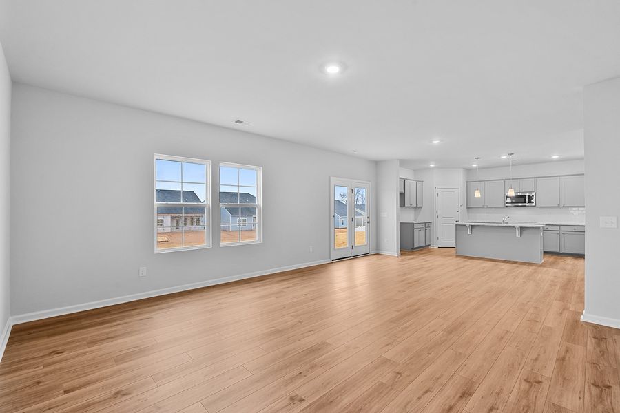Spacious, unfurnished interior of a new home in Fieldstone, Lexington (Image 19).