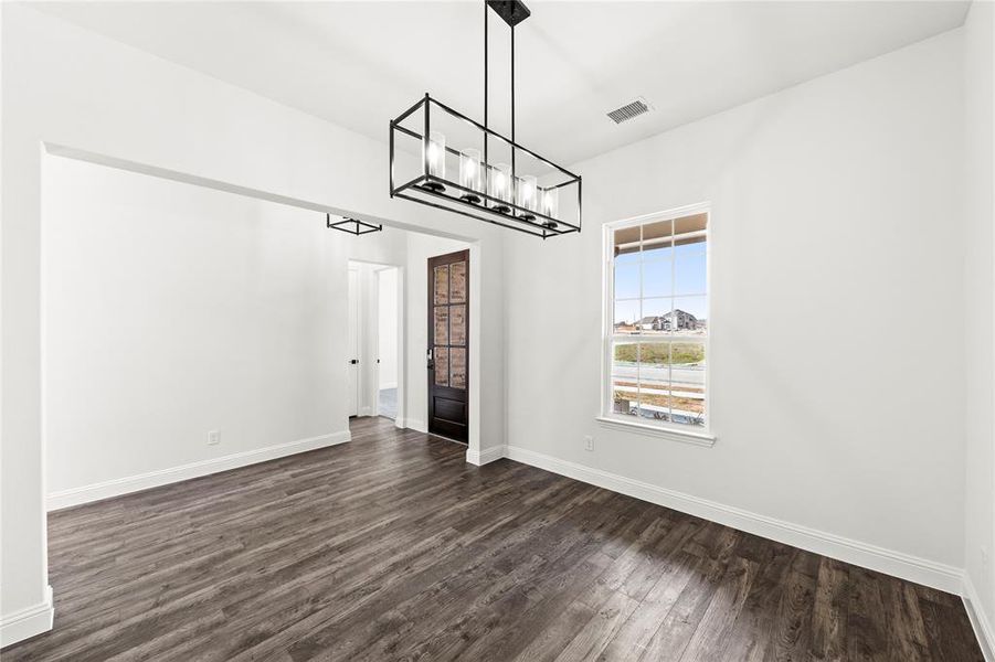 09. 551 Baker - Dining 09. 551 Baker - Dining