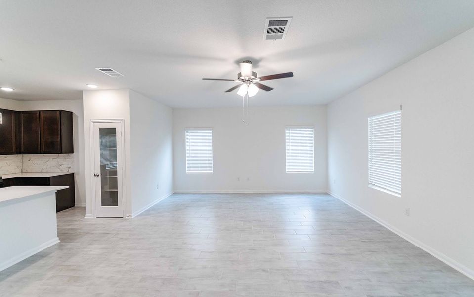 Spacious, unfurnished interior of a new home in Brooklands, Hutto (Image 10).