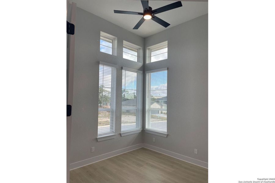 Spacious, unfurnished interior of a new home in Potranco Oaks, Castroville (Image 18).