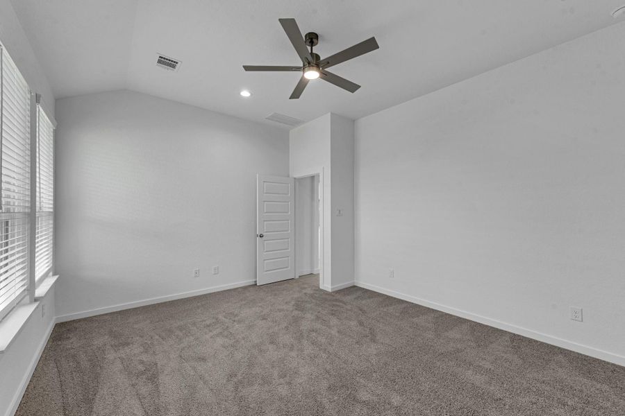 Spacious, unfurnished interior of a new home in Grand Mason Crossing, Park Row (Image 16).