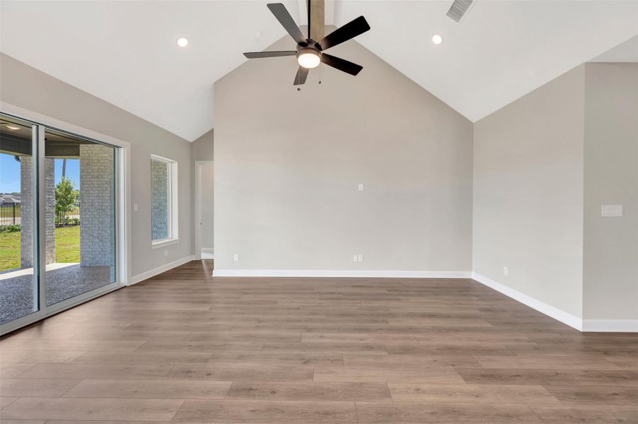 Spacious, unfurnished interior of a new home in ARTAVIA - Parkview Collection, Conroe (Image 31).