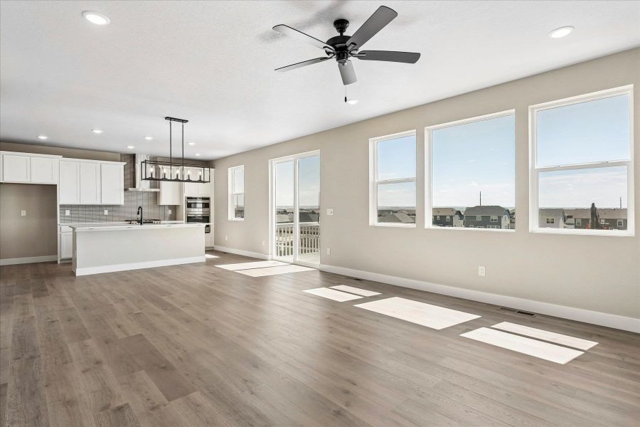 Spacious, unfurnished interior of a new home in Trails at Aspen Ridge-3, Colorado Springs (Image 15).
