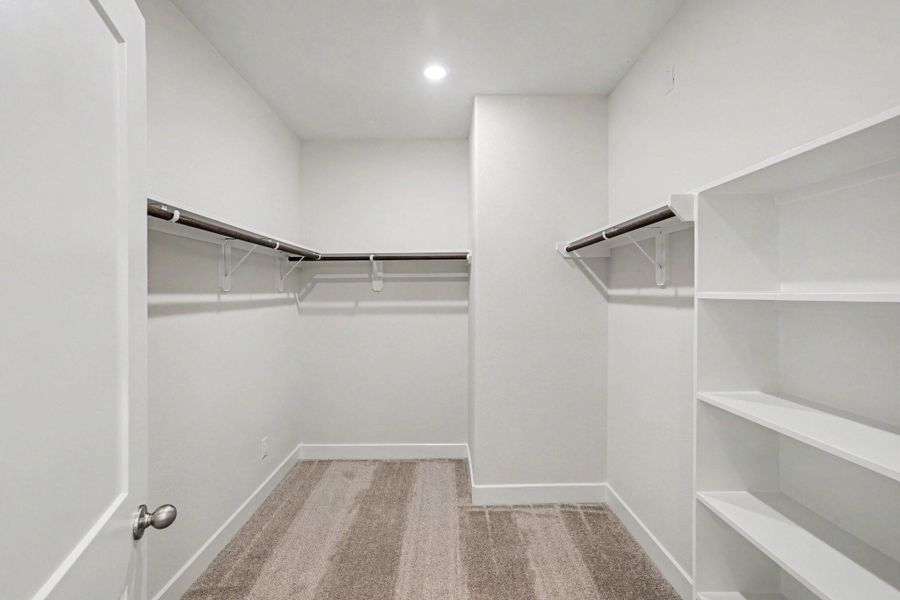 Spacious, unfurnished interior of a new home in Encino Estates, Dayton (Image 29).