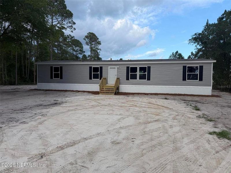 Exterior details and patio area of a home in , Interlachen (Image 26).