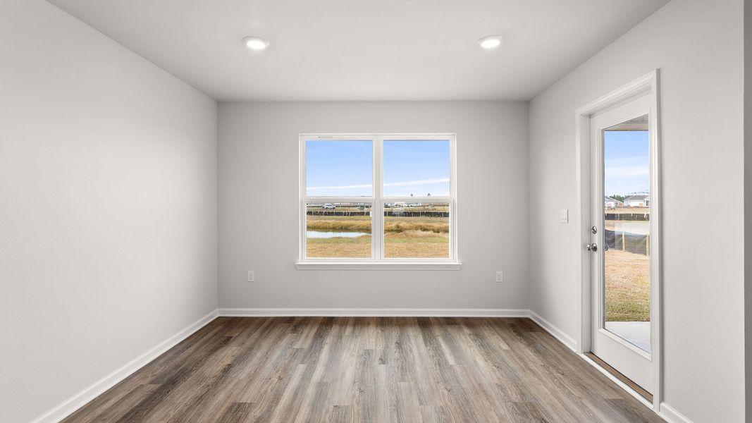 Spacious, unfurnished interior of a new home in Hodges Bayou Plantation, Panama City (Image 22).