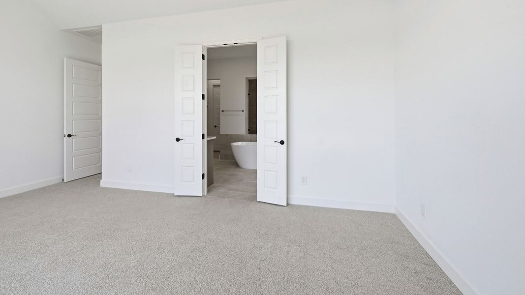 Spacious, unfurnished interior of a new home in Terraces, Rockwall (Image 17).