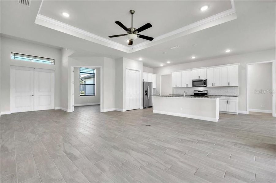 Spacious, unfurnished interior of a new home in , Cape Coral (Image 18).
