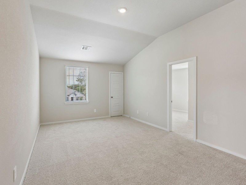 Spacious, unfurnished interior of a new home in Heights of Barbers Hill, Baytown (Image 23).