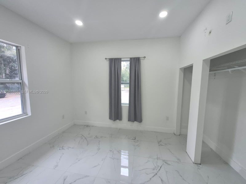 Spacious, unfurnished interior of a new home in , Clewiston (Image 23).