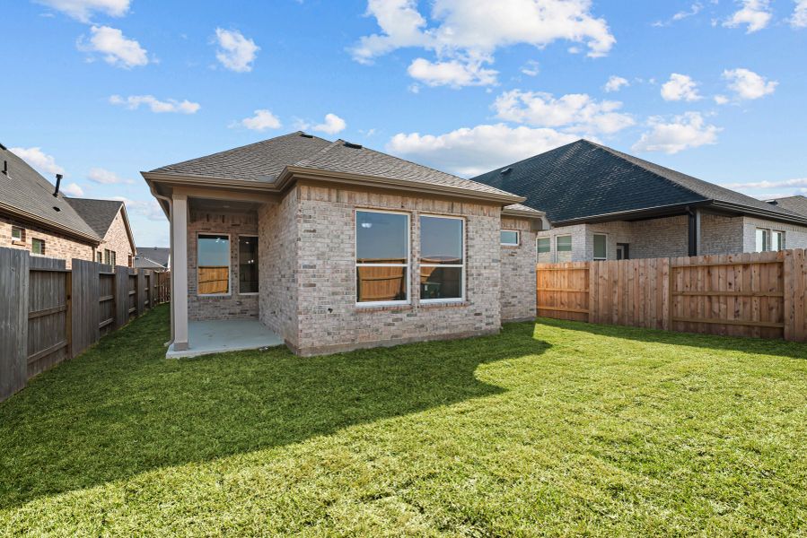 Representative exterior details of a home built from the The Stonewood by David Weekley Homes in The Grand Prairie 40’, Hockley (Image 3).
