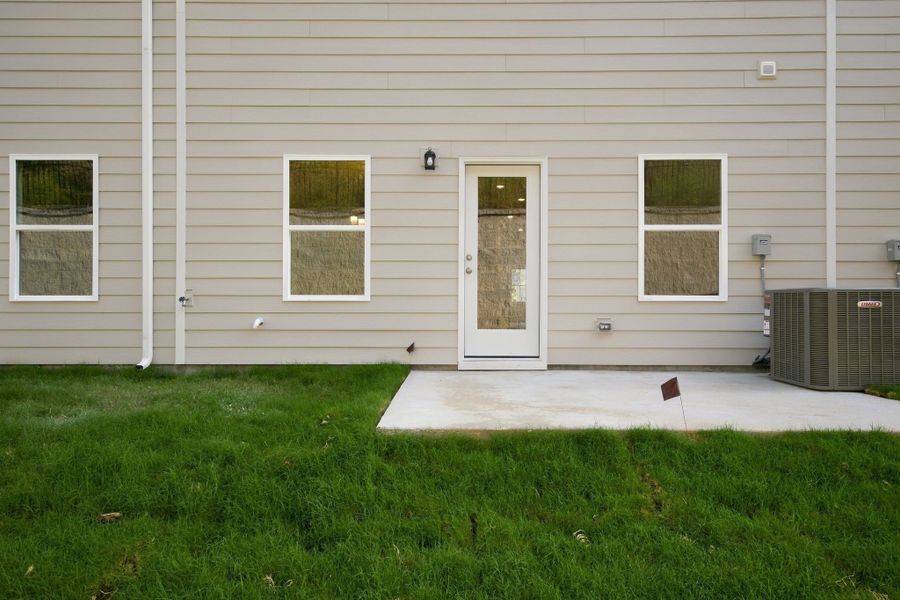 Exterior details and patio area of a home in Ironhorse, Dickson (Image 4).