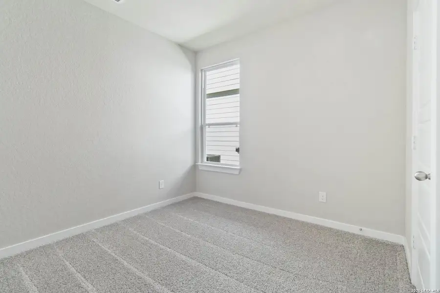 Spacious, unfurnished interior of a new home in Hunters Ranch, San Antonio (Image 24).