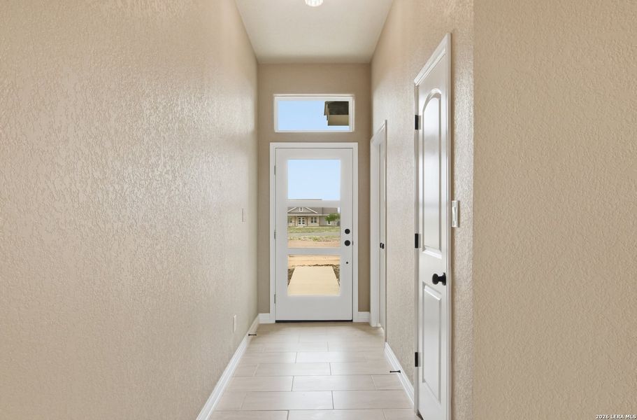 Spacious, unfurnished interior of a new home in , Uvalde (Image 12).