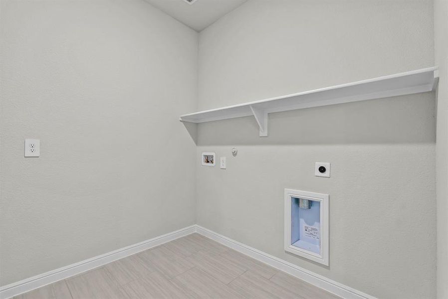 Spacious, unfurnished interior of a new home in The Canyons, Keene (Image 27).
