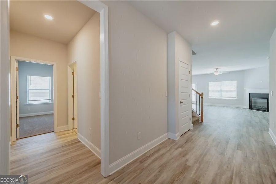 Spacious, unfurnished interior of a new home in Carson's Walk, Macon (Image 11).