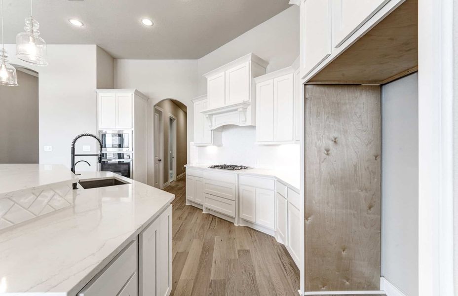 Representative furnished interior of a home built from the 2870 by Ravenna Homes in The Woodlands Hills 65′, Willis (Image 11). Representative furnished interior of a home built from the 2870 by Ravenna Homes in The Woodlands Hills 65′, Willis (Image 11).