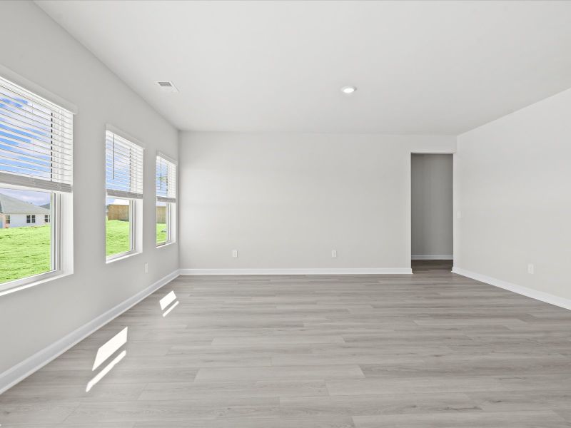 Spacious, unfurnished interior of a new home in Brayfield Manor - Signature Collection, Wellford (Image 13).