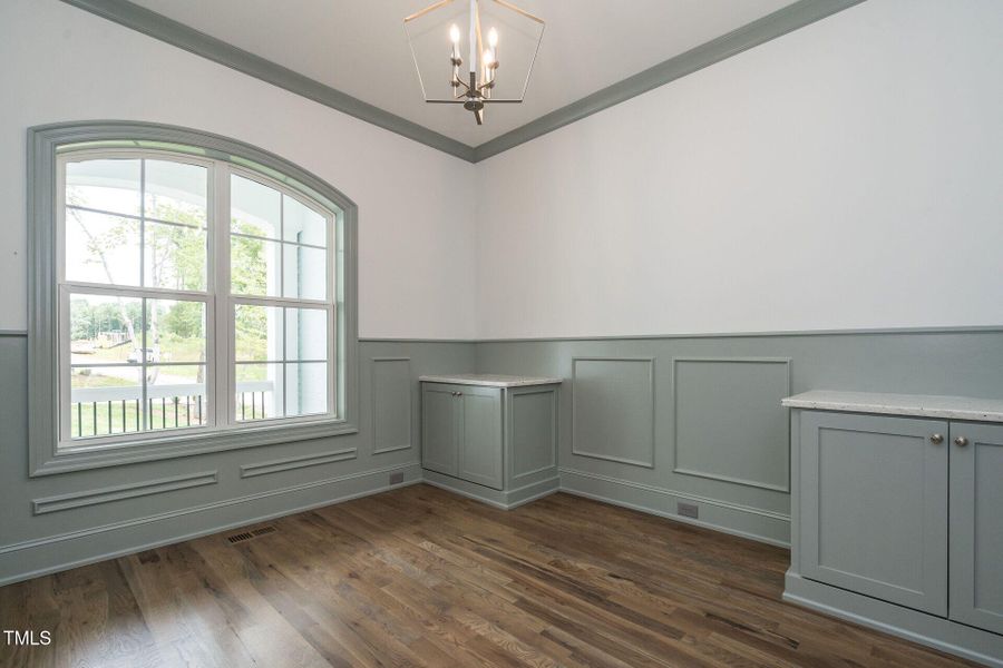 005-1920x1080-office-study