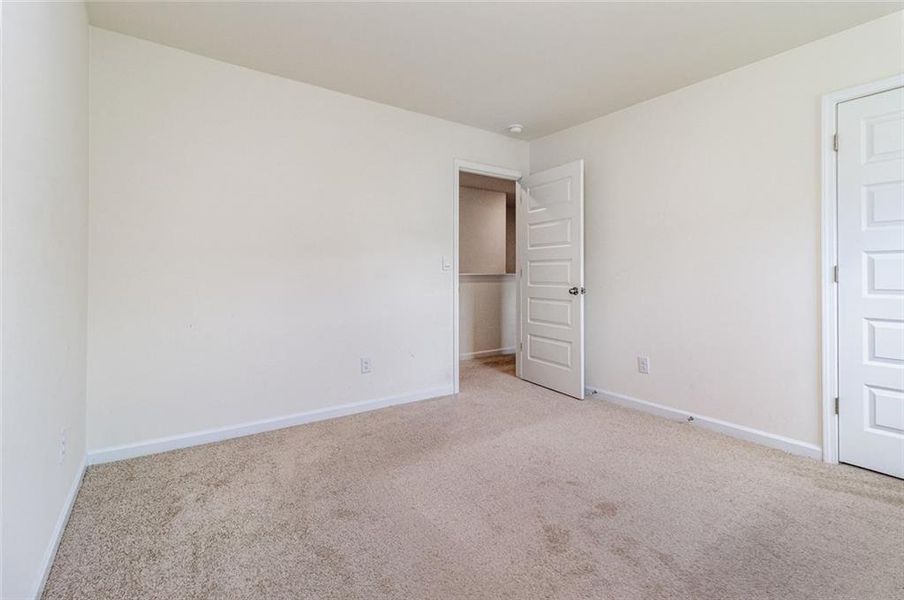 Spacious, unfurnished interior of a new home in Broder Farm, Stockbridge (Image 22).