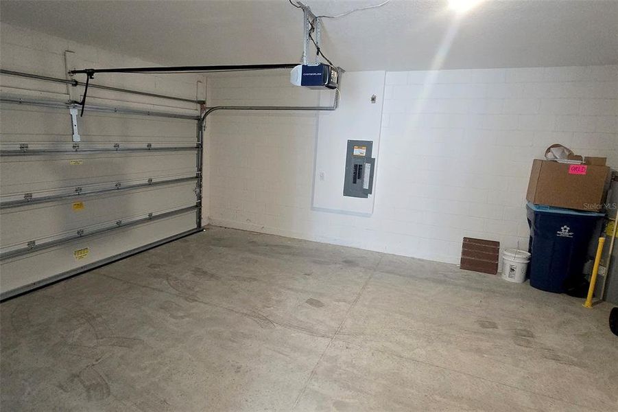 Spacious, unfurnished interior of a new home in Hammock Reserve, Haines City (Image 23).