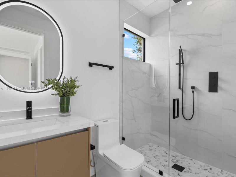 Suite Bed Bath (Bath #2)