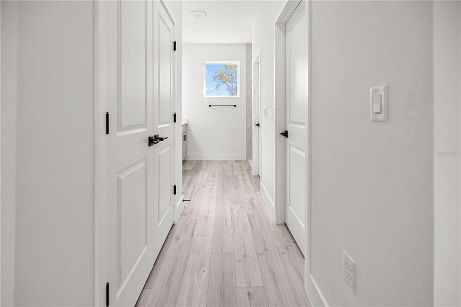 Spacious, unfurnished interior of a new home in , Ocala (Image 13).