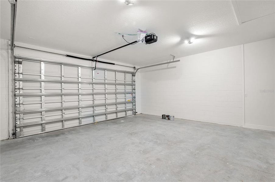 Spacious, unfurnished interior of a new home in , Osteen (Image 38).