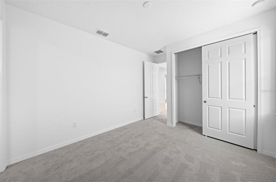 Spacious, unfurnished interior of a new home in , Ocala (Image 31).