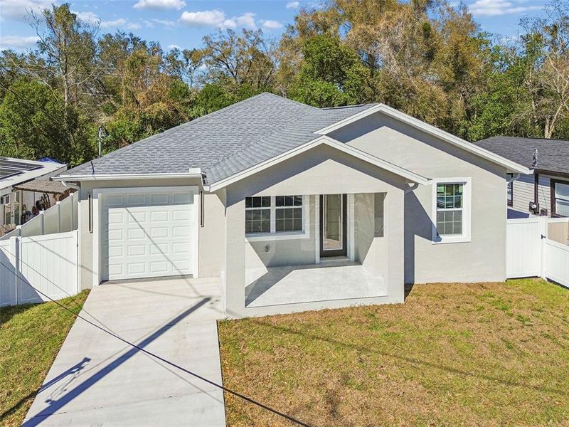 Exterior details and patio area of a home in , Tampa (Image 4).