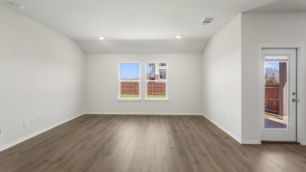 Spacious, unfurnished interior of a new home in Valor Farms, Royse City (Image 13).
